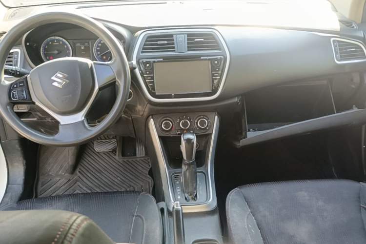 Used Suzuki S-Cross 2014 1.6L CVT Two-Wheel Drive Entry Model Center Console