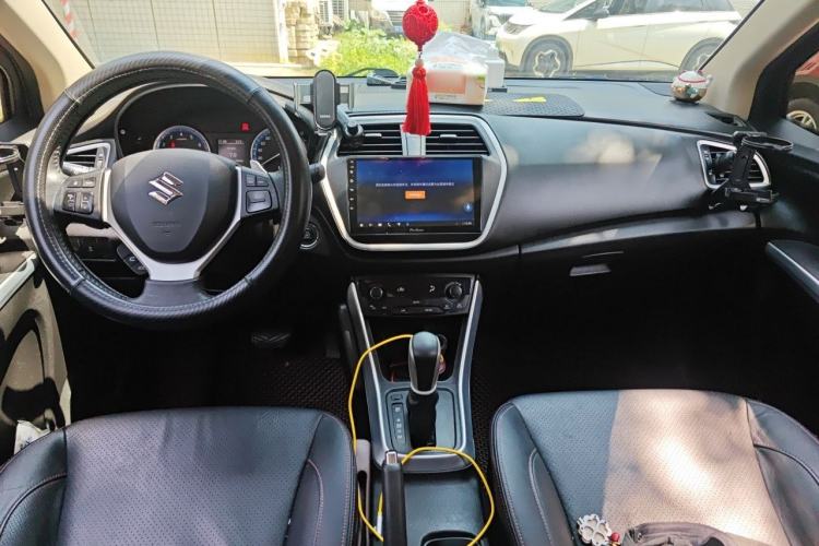 Used Suzuki S-Cross 2014 1.6L CVT Two-Wheel Drive Elite Version Center Console