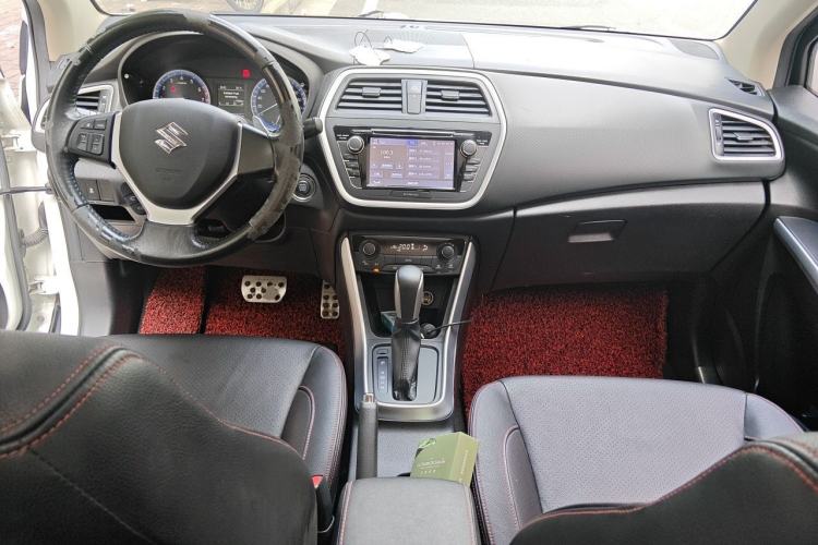 Used Suzuki S-Cross 2014 1.6L CVT Two-Wheel Drive Elite Version Center Console