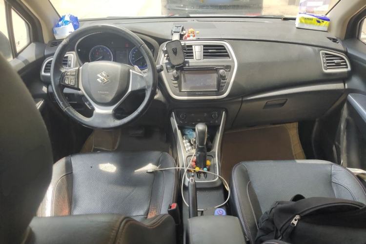 Used Suzuki S-Cross 2014 1.6L CVT Two-Wheel Drive Elite Version Center Console