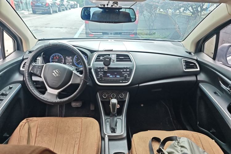 Used Suzuki S-Cross 2014 1.6L CVT Two-Wheel Drive Entry Model Center Console