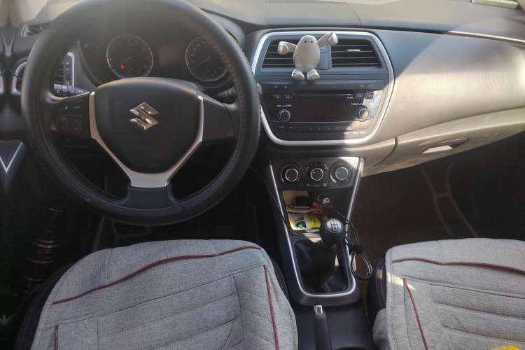 Used Suzuki S-Cross 2014 1.6L Manual Two-Wheel Drive Entry Model Center Console