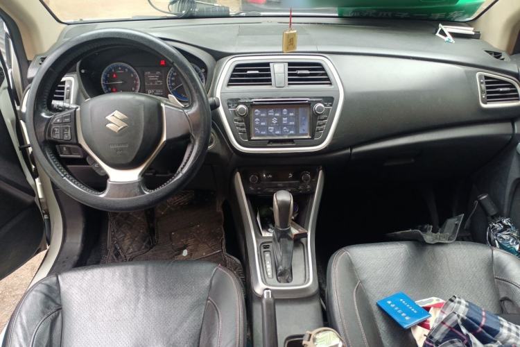 Used Suzuki S-Cross 2014 1.6L CVT Two-Wheel Drive Elite Version Center Console