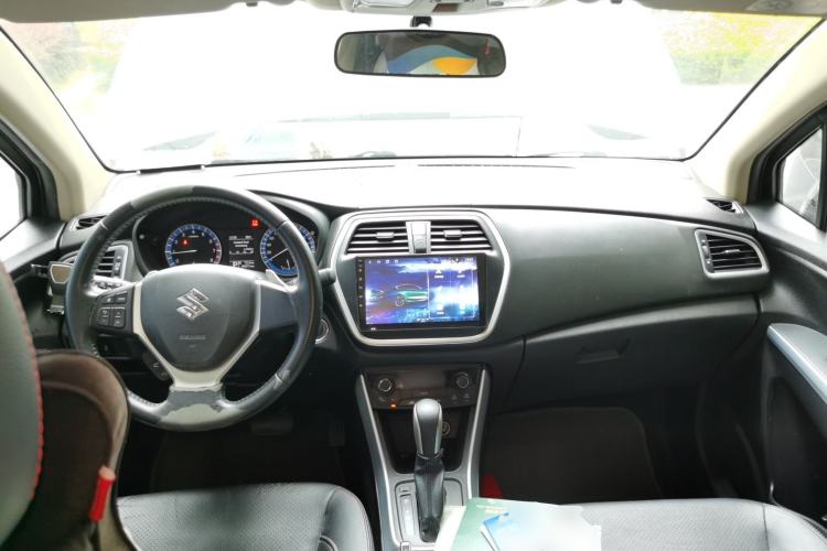 Used Suzuki S-Cross 2014 1.6L CVT Two-Wheel Drive Elite Version Center Console