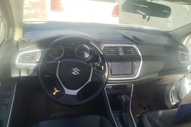 Used Suzuki S-Cross 2014 1.6L CVT Four-Wheel Drive Luxury Version Center Console
