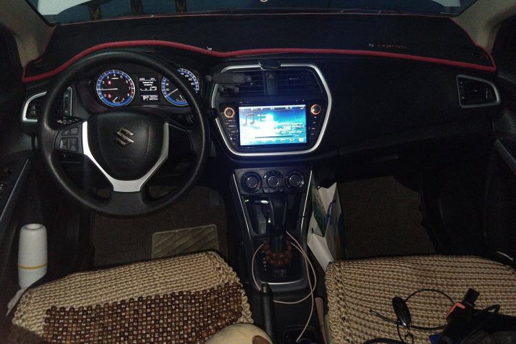 Used Suzuki S-Cross 2014 1.6L CVT Two-Wheel Drive Entry Model Center Console