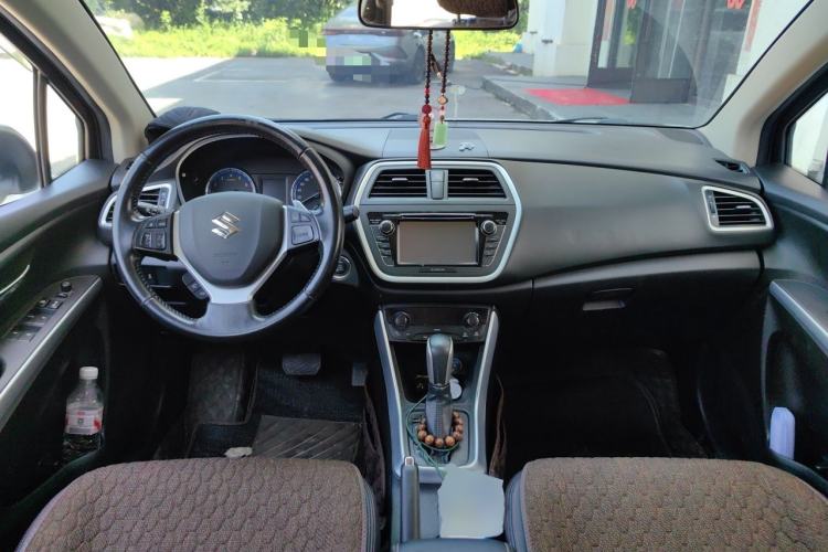 Used Suzuki S-Cross 2014 1.6L CVT Four-Wheel Drive Luxury Version Center Console