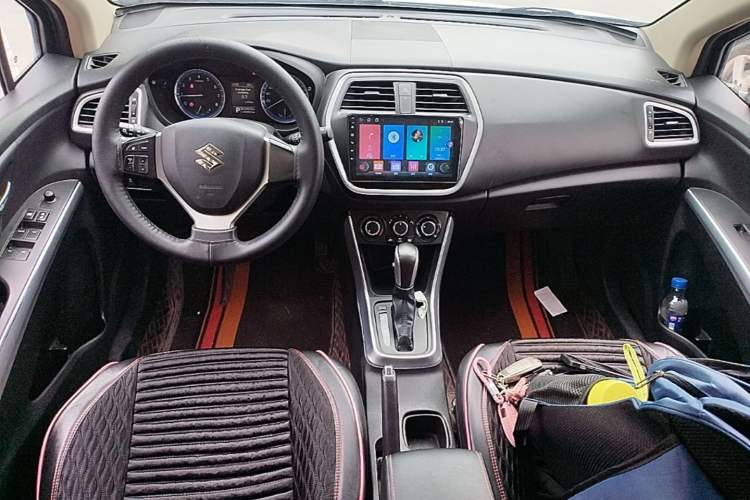 Used Suzuki S-Cross 2014 1.6L CVT Two-Wheel Drive Entry Model Center Console