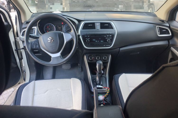 Used Suzuki S-Cross 2014 1.6L CVT Two-Wheel Drive Entry Model Center Console