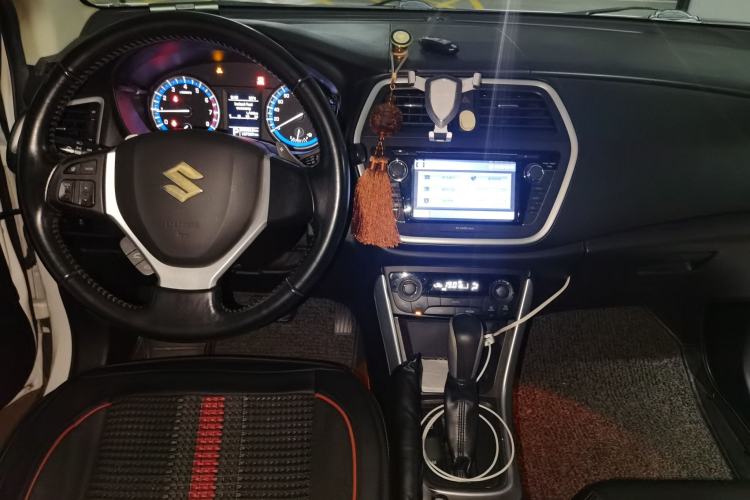 Used Suzuki S-Cross 2014 1.6L CVT Two-Wheel Drive Elite Version Center Console