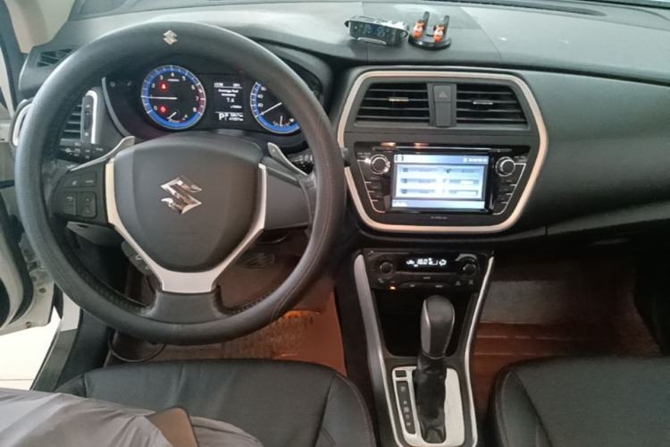 Used Suzuki S-Cross 2014 1.6L CVT Two-Wheel Drive Elite Version Center Console