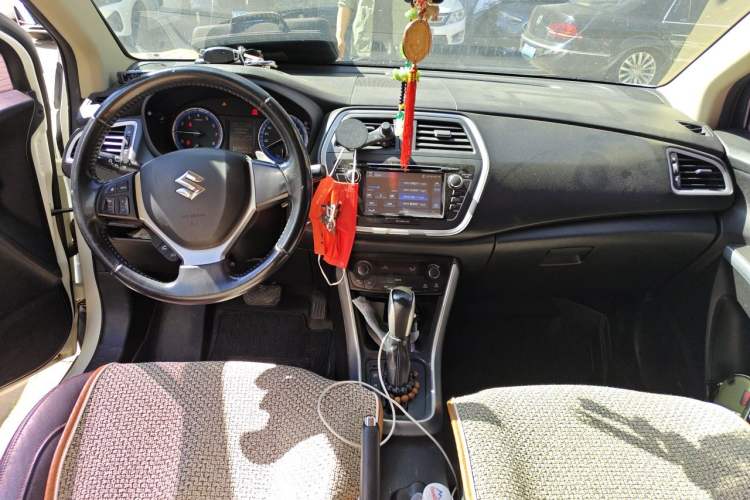 Used Suzuki S-Cross 2014 1.6L CVT Two-Wheel Drive Elite Version Center Console