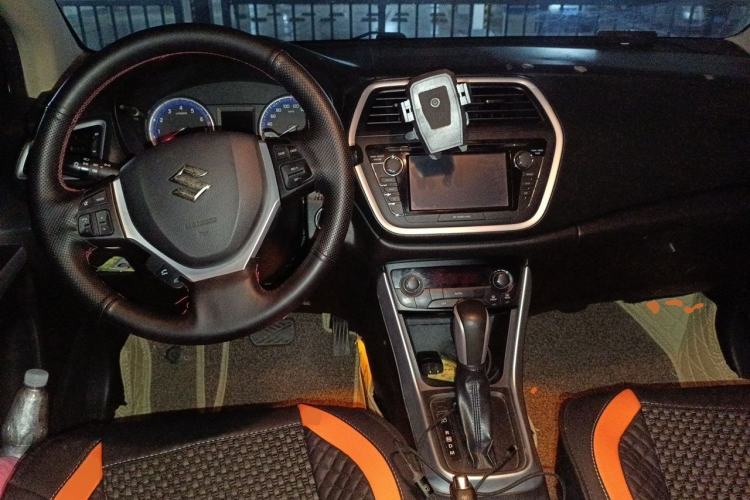 Used Suzuki S-Cross 2014 1.6L CVT Four-Wheel Drive Luxury Version Center Console