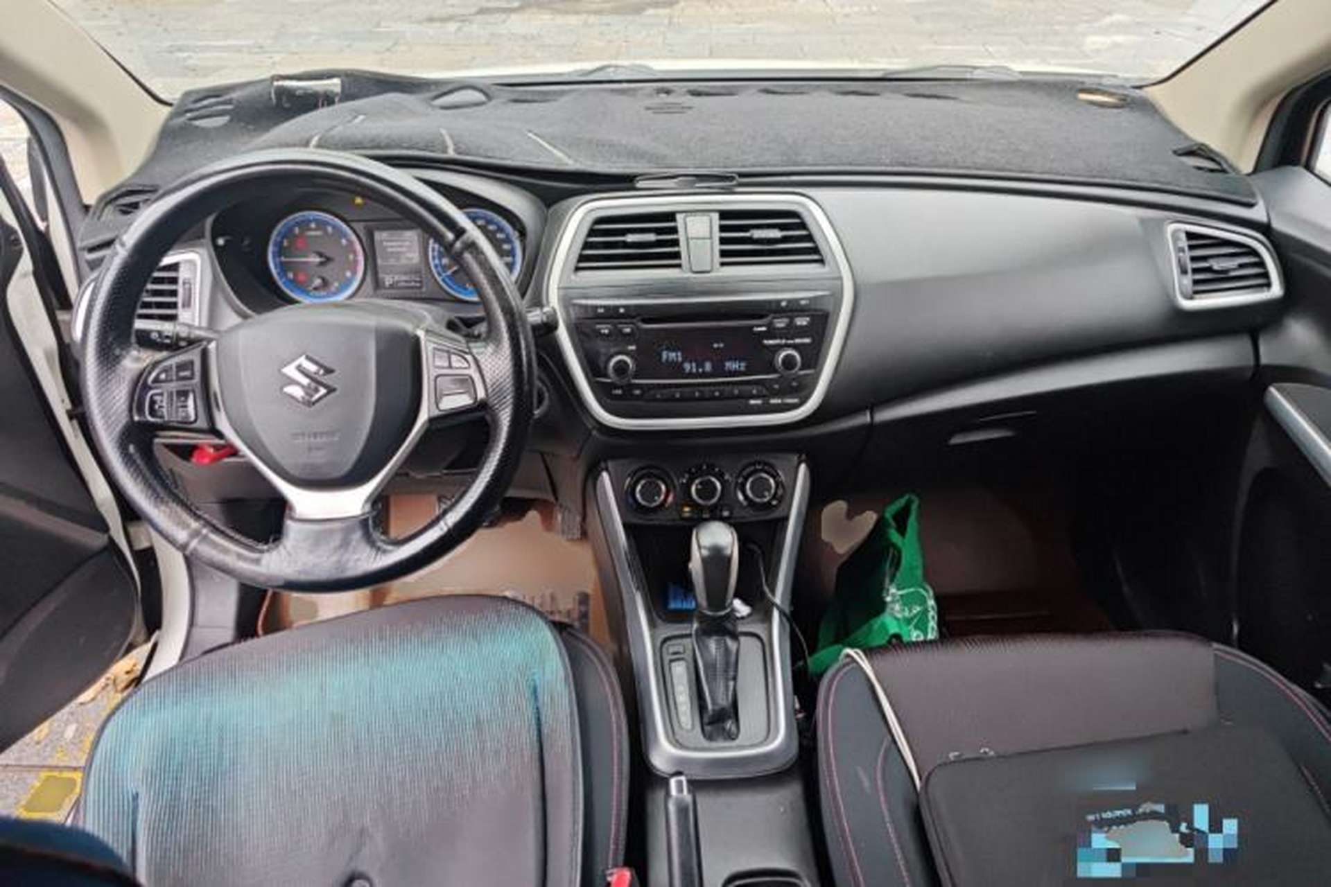 Used Suzuki S-Cross 2014 1.6L CVT Two-Wheel Drive Entry Model Center Console