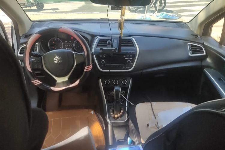 Used Suzuki S-Cross 2014 1.6L CVT Two-Wheel Drive Entry Model Center Console