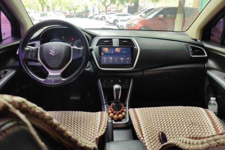 Used Suzuki S-Cross 2014 1.6L CVT Two-Wheel Drive Elite Version Center Console