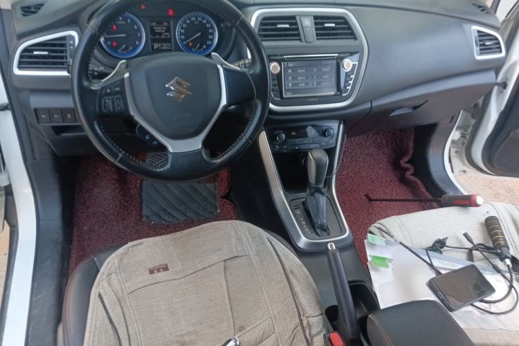 Used Suzuki S-Cross 2014 1.6L CVT Two-Wheel Drive Elite Version Center Console