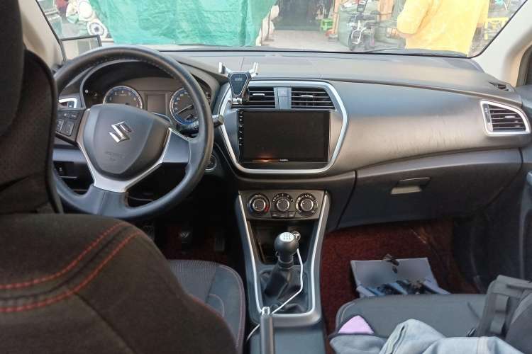 Used Suzuki S-Cross 2014 1.6L Manual Two-Wheel Drive Entry Model Center Console