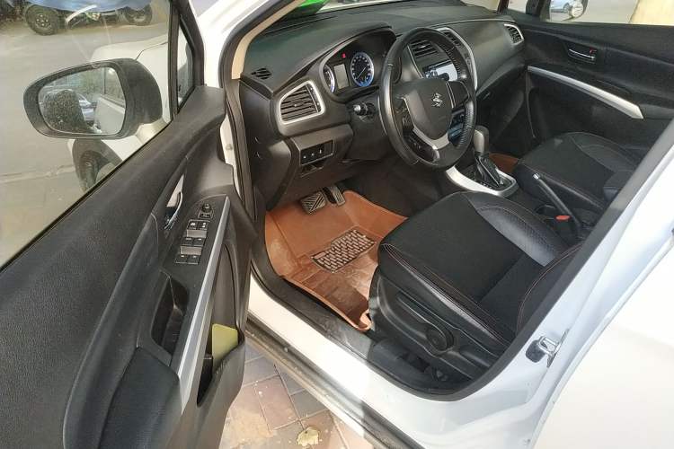 Used Suzuki S-Cross 2014 1.6L CVT Two-Wheel Drive Elite Version Driver Seat