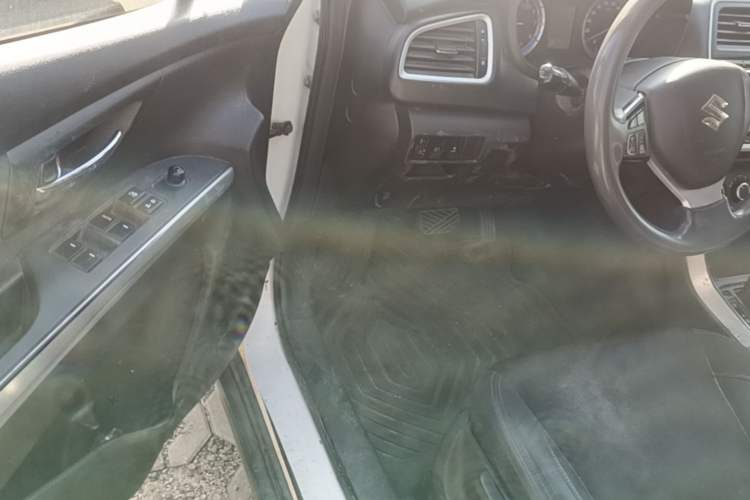 Used Suzuki S-Cross 2014 1.6L CVT Two-Wheel Drive Entry Model Driver Seat