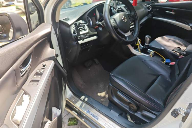 Used Suzuki S-Cross 2014 1.6L CVT Two-Wheel Drive Elite Version Driver Seat