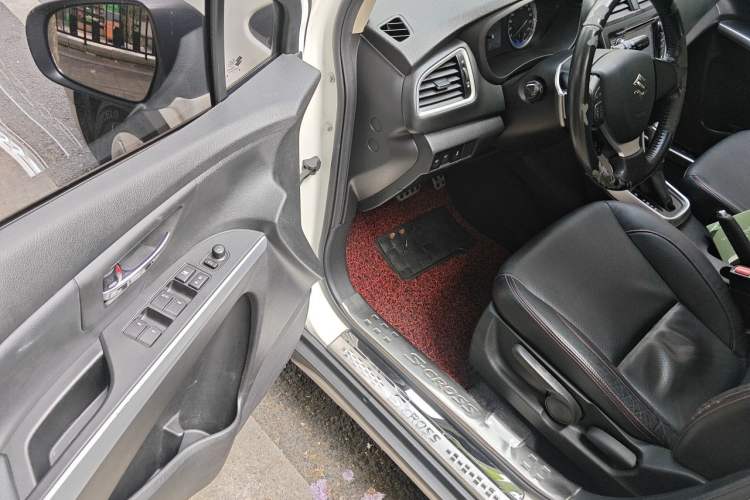 Used Suzuki S-Cross 2014 1.6L CVT Two-Wheel Drive Elite Version Driver Seat