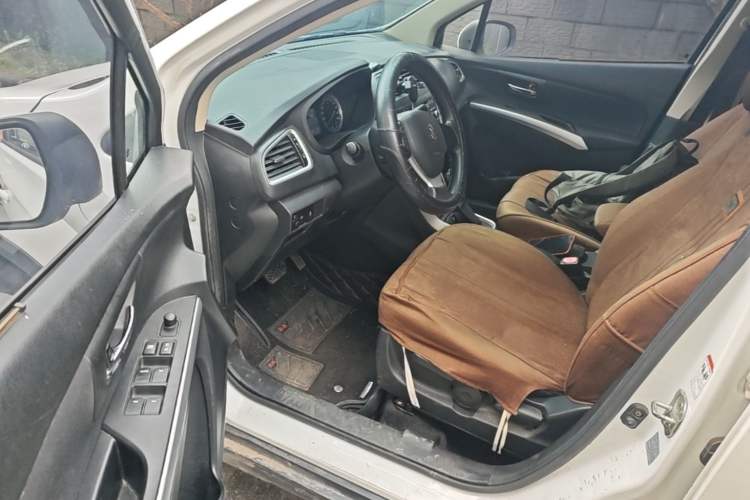 Used Suzuki S-Cross 2014 1.6L CVT Two-Wheel Drive Entry Model Driver Seat
