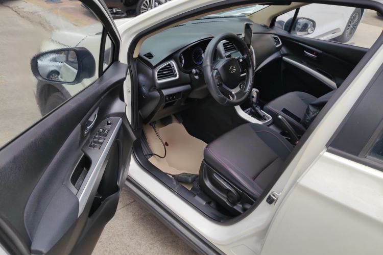 Used Suzuki S-Cross 2014 1.6L CVT Two-Wheel Drive Entry Model Driver Seat