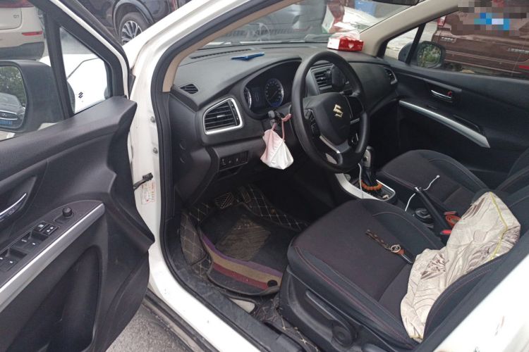 Used Suzuki S-Cross 2014 1.6L CVT Two-Wheel Drive Entry Model Driver Seat