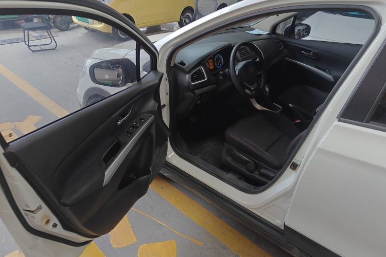 Used Suzuki S-Cross 2014 1.6L CVT Two-Wheel Drive Entry Model Driver Seat