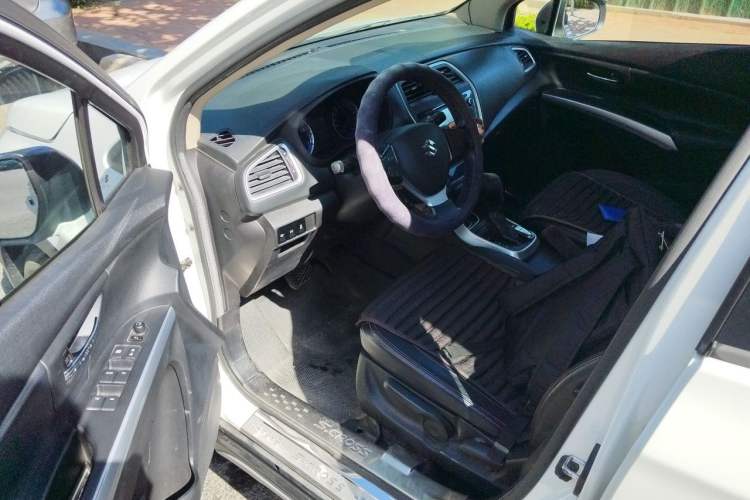 Used Suzuki S-Cross 2014 1.6L CVT Two-Wheel Drive Elite Version Driver Seat