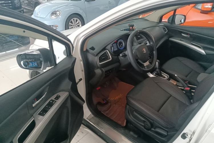 Used Suzuki S-Cross 2014 1.6L CVT Two-Wheel Drive Elite Version Driver Seat