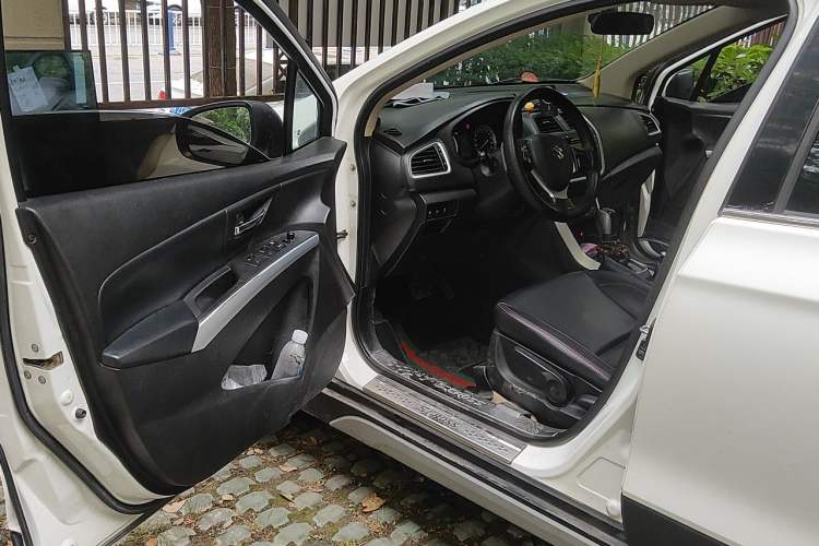 Used Suzuki S-Cross 2014 1.6L CVT Two-Wheel Drive Elite Version Driver Seat