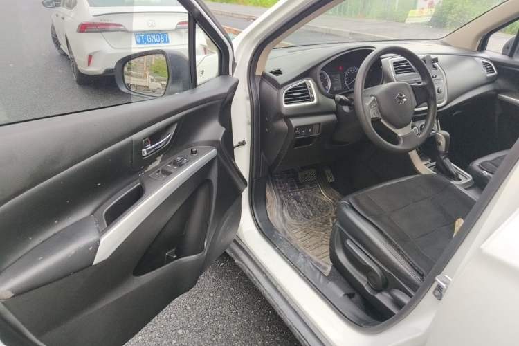 Used Suzuki S-Cross 2014 1.6L CVT Two-Wheel Drive Entry Model Driver Seat