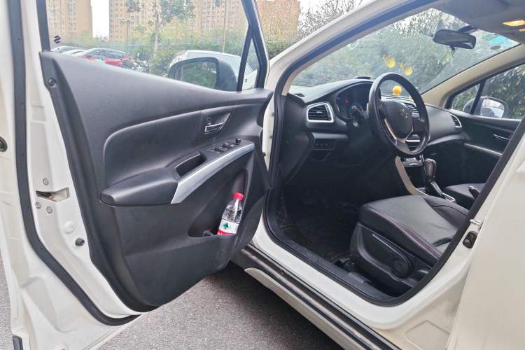 Used Suzuki S-Cross 2014 1.6L CVT Two-Wheel Drive Elite Version Driver Seat