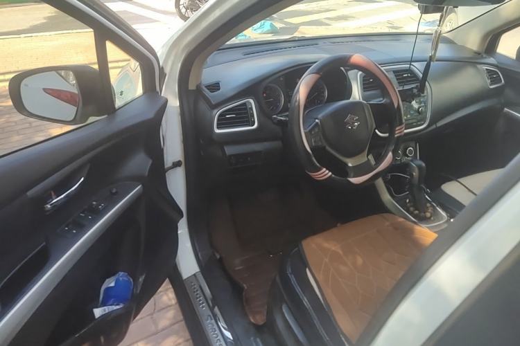 Used Suzuki S-Cross 2014 1.6L CVT Two-Wheel Drive Entry Model Driver Seat