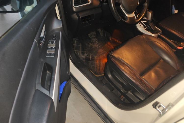 Used Suzuki S-Cross 2014 1.6L CVT Two-Wheel Drive Elite Version Driver Seat