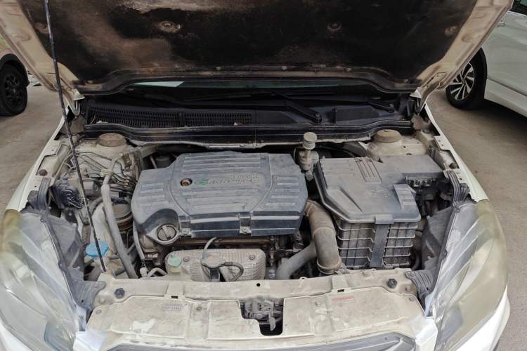Used Suzuki S-Cross 2014 1.6L CVT Two-Wheel Drive Entry Model Engine Bay