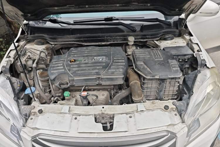 Used Suzuki S-Cross 2014 1.6L CVT Two-Wheel Drive Entry Model Engine Bay