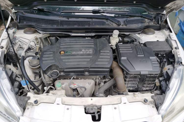 Used Suzuki S-Cross 2014 1.6L CVT Two-Wheel Drive Elite Version Engine Bay
