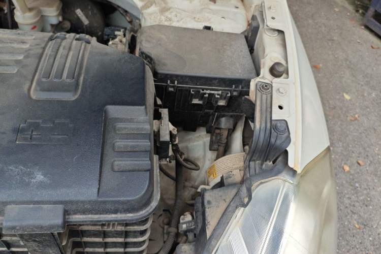 Used Suzuki S-Cross 2014 1.6L CVT Two-Wheel Drive Elite Version Engine Bay Left