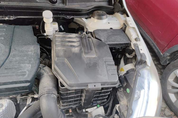 Used Suzuki S-Cross 2014 1.6L CVT Two-Wheel Drive Elite Version Engine Bay Left