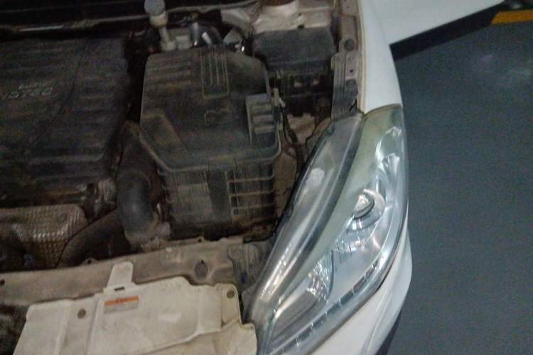 Used Suzuki S-Cross 2014 1.6L CVT Two-Wheel Drive Elite Version Engine Bay Left