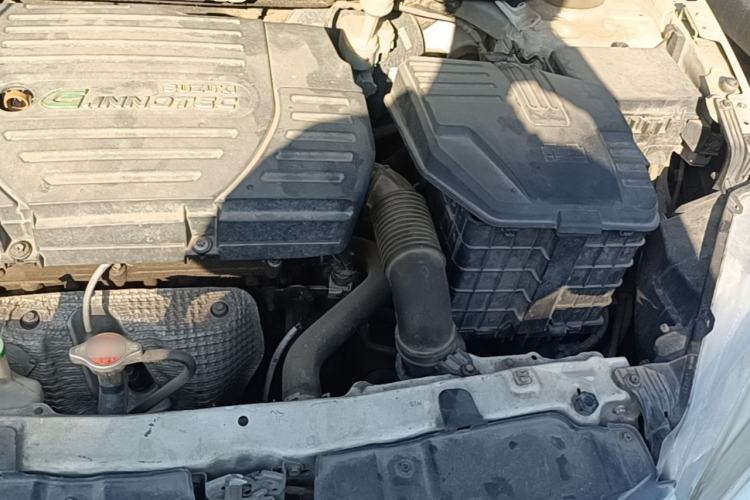 Used Suzuki S-Cross 2014 1.6L CVT Two-Wheel Drive Entry Model Engine Bay Left