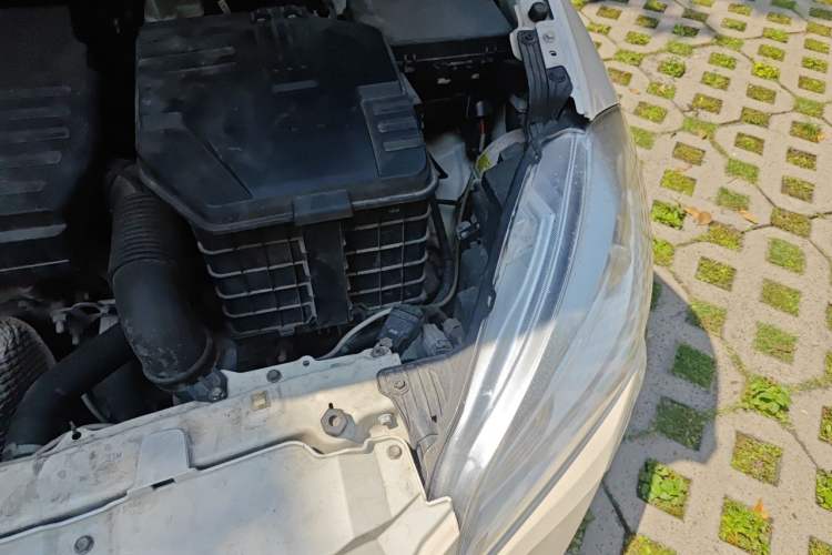 Used Suzuki S-Cross 2014 1.6L CVT Two-Wheel Drive Elite Version Engine Bay Left