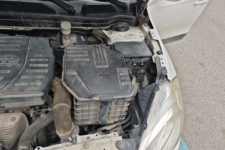 Used Suzuki S-Cross 2014 1.6L CVT Two-Wheel Drive Entry Model Engine Bay Left