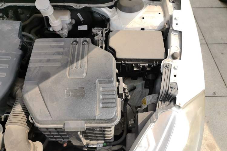Used Suzuki S-Cross 2014 1.6L CVT Two-Wheel Drive Elite Version Engine Bay Left