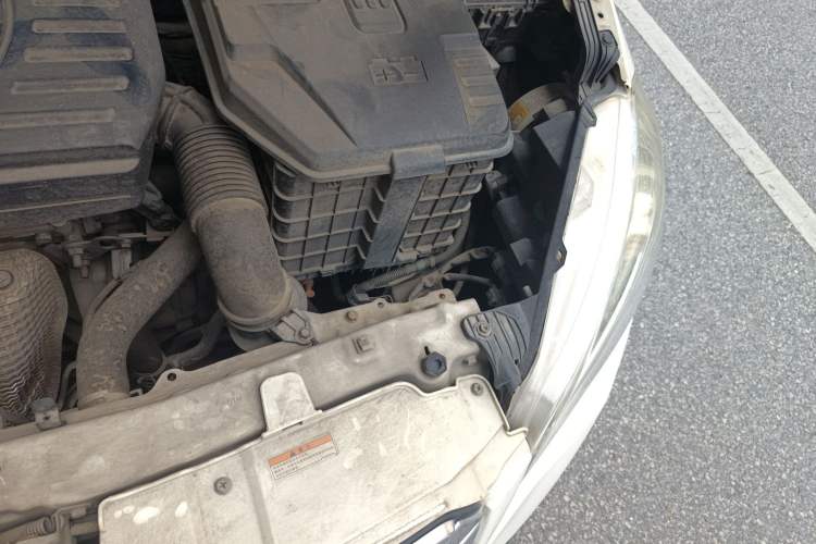 Used Suzuki S-Cross 2014 1.6L CVT Two-Wheel Drive Elite Version Engine Bay Left
