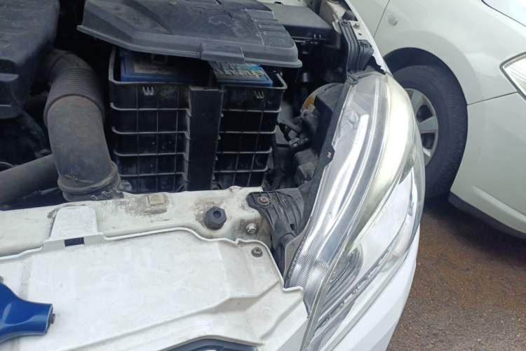 Used Suzuki S-Cross 2014 1.6L CVT Two-Wheel Drive Elite Version Engine Bay Left