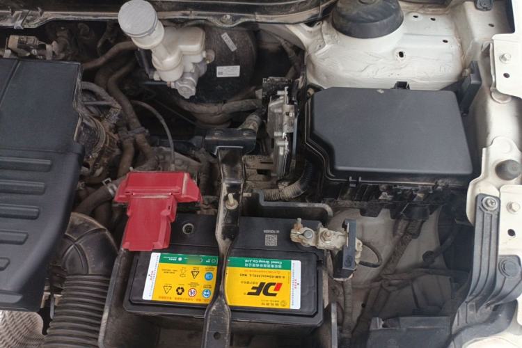 Used Suzuki S-Cross 2014 1.6L CVT Two-Wheel Drive Entry Model Engine Bay Left